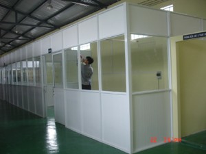 Vách ngăn nhôm kính (Giá : 650.000 /m2)