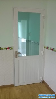 Mẫu cửa nhôm đẹp nhất hiện nay 2 ( Giá 900.000 / m 2 )