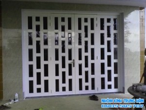 Mẫu cửa nhôm đẹp nhất hiện nay 3 ( Giá 1.350.000 / m 2 )