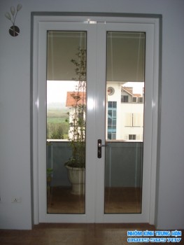 Mẫu cửa nhôm đẹp nhất hiện nay 5 ( Giá 900.000 / m 2 )