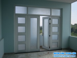 Mẫu cửa nhôm đẹp nhất hiện nay 6 ( Giá 1.000.000 / m 2 )