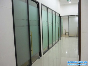 Vách ngăn mới ( Giá 700.000 / m 2 )