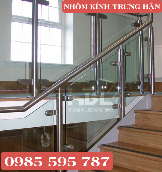 Cầu thang kính cường lực 3